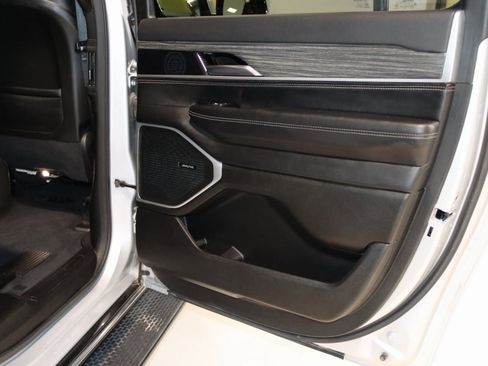 Used 2024 Jeep Wagoneer L Series II w/ Flexible Seating Group AWD/4WD image 63