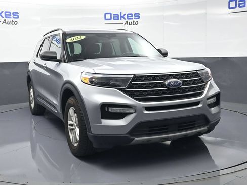 Used 2022 Ford Explorer XLT w/ Equipment Group 202A AWD/4WD image 3