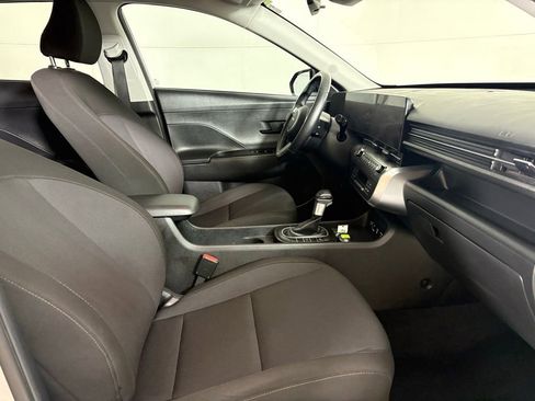 Used 2025 Hyundai Kona SEL FWD image 12