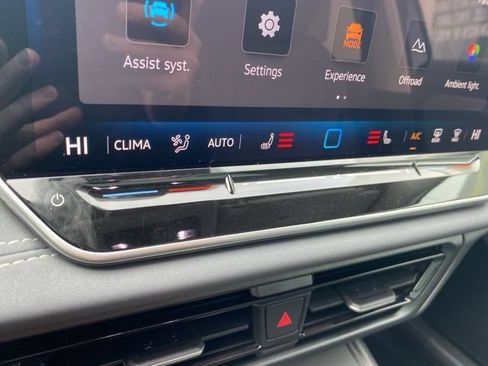 New 2026 Volkswagen Tiguan SE AWD/4WD image 37