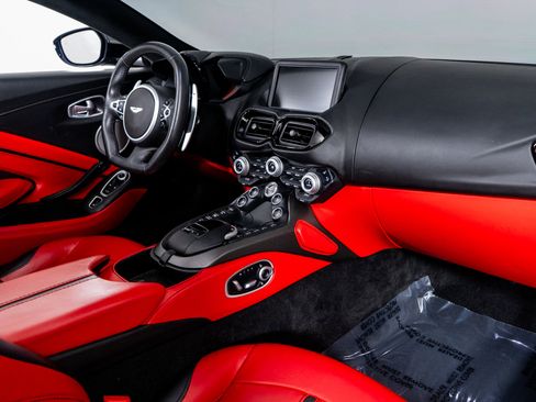 Used 2021 Aston Martin V8 Vantage Convertible image 47