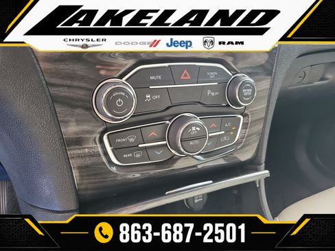 Used 2022 Chrysler 300 Touring L RWD image 23