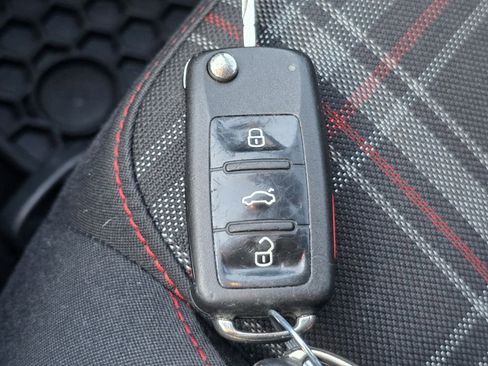 Used 2011 Volkswagen GTI 4-Door image 33