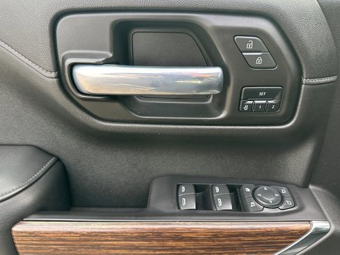 Used 2021 Chevrolet Silverado 1500 High Country w/ Technology Package image 12