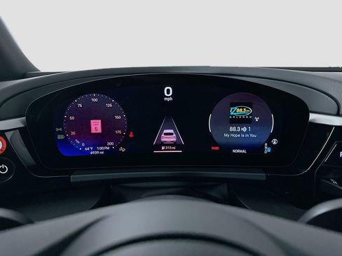 Certified 2025 Porsche Macan Electric image 13