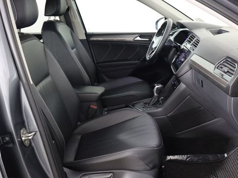 Used 2023 Volkswagen Tiguan SE FWD image 17