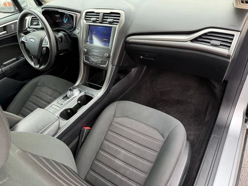 Used 2020 Ford Fusion SE FWD image 16