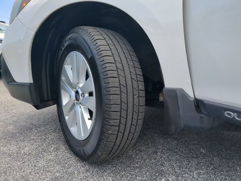 Used 2018 Subaru Outback 2.5i Premium image 32