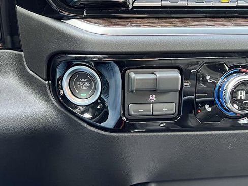 Used 2025 GMC Sierra 1500 Elevation image 24