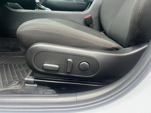 Used 2025 Hyundai Kona SEL AWD/4WD image 25