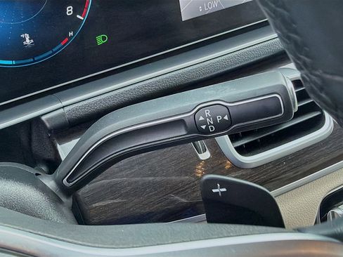 Used 2022 Mercedes-Benz GLE 350 w/ Premium Package image 16