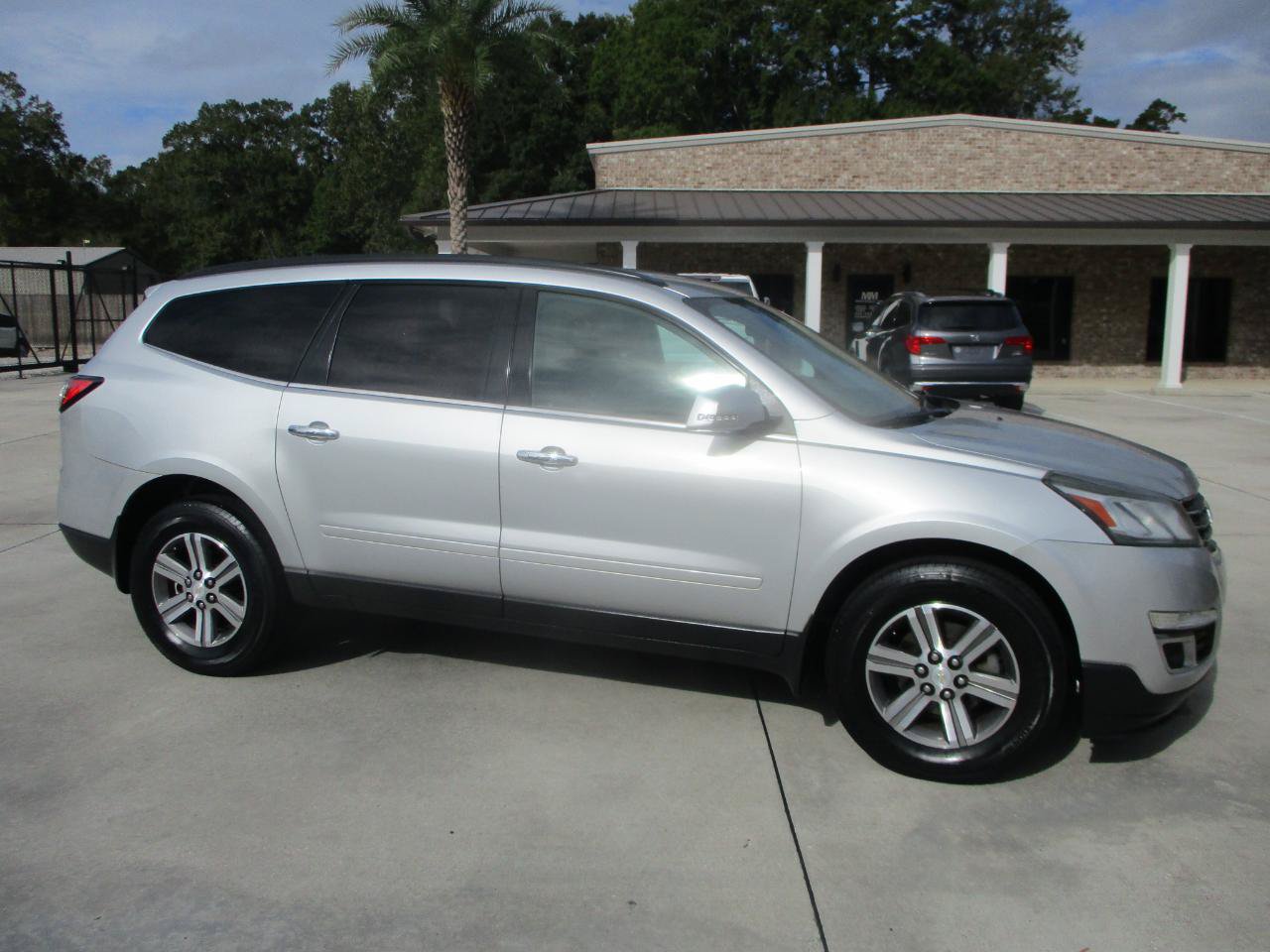 Used 2016 Chevrolet Traverse LT FWD image 7