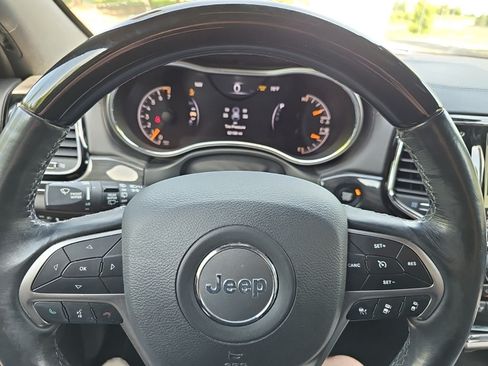 Used 2019 Jeep Grand Cherokee Overland AWD/4WD image 26