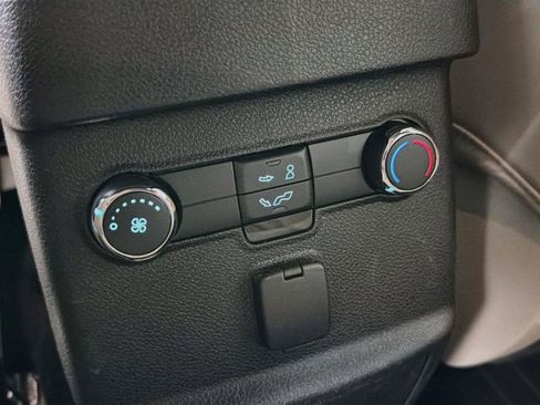 Used 2019 Ford Explorer XLT w/ Equipment Group 202A AWD/4WD image 29