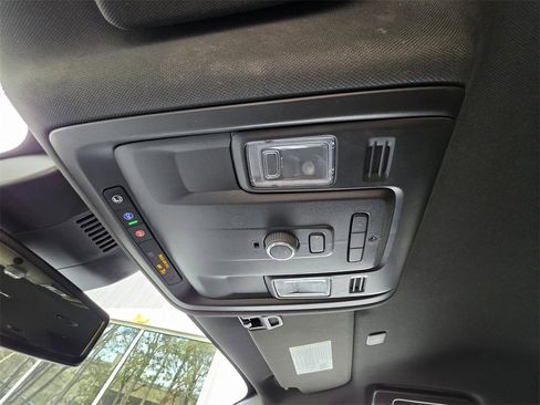 Used 2024 Chevrolet Suburban RST image 30