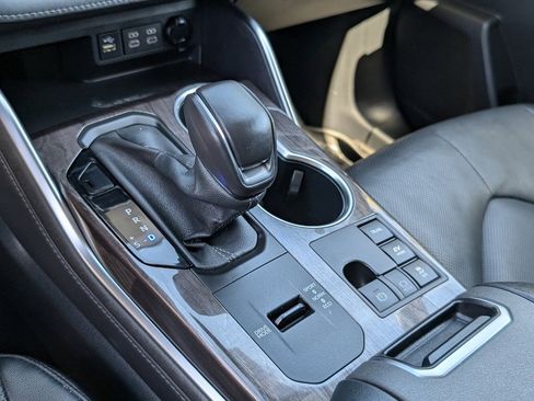 Used 2023 Toyota Highlander Limited w/ Protection Package #3 (TMS) image 17