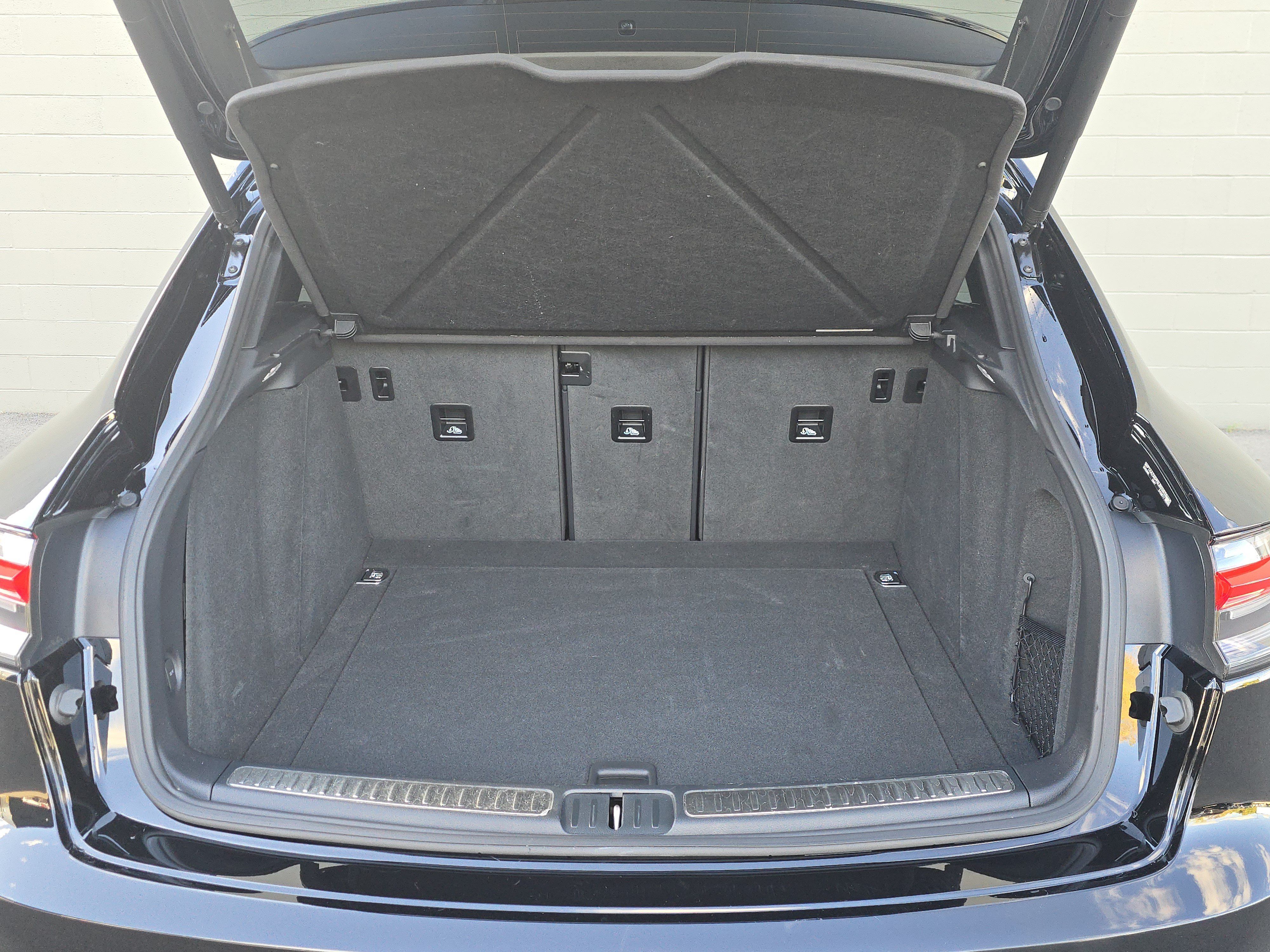 Certified 2025 Porsche Macan AWD/4WD image 16