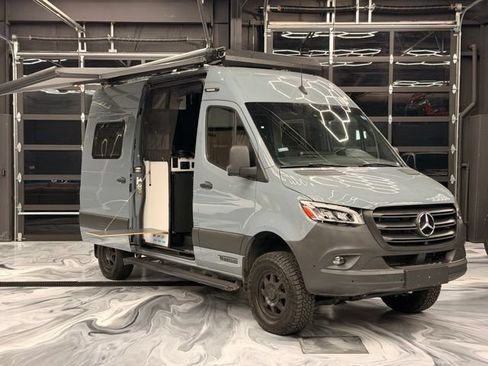 Used 2022 Mercedes-Benz Sprinter 2500 image 2