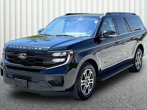 Used 2025 Ford Expedition Max Active AWD/4WD image 2