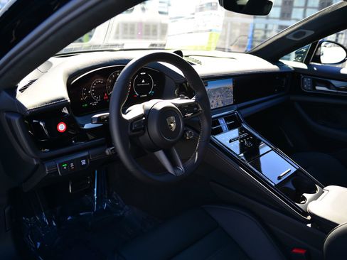 Certified 2026 Porsche Panamera Turbo image 4