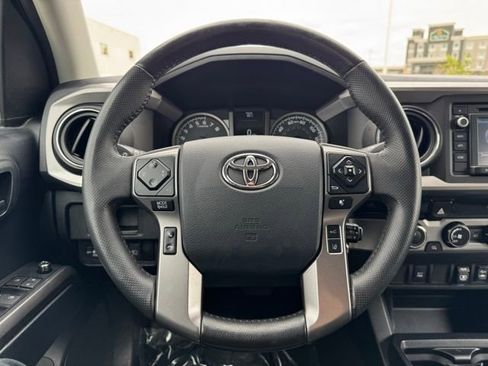 Certified 2018 Toyota Tacoma SR5 AWD/4WD image 28