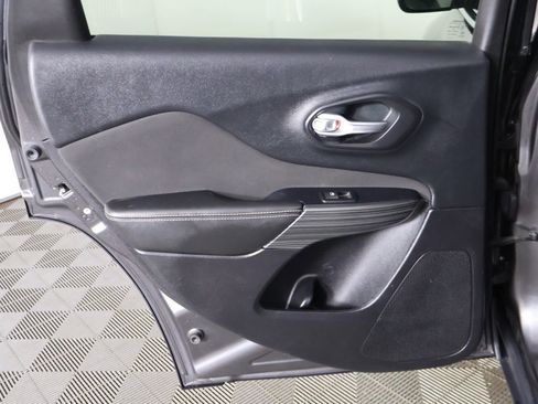 Used 2016 Jeep Cherokee Latitude w/ Cold Weather Group image 20