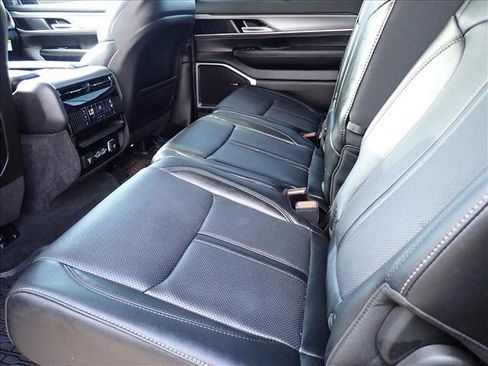 Used 2024 Jeep Wagoneer L Series II w/ Convenience Group I AWD/4WD image 8