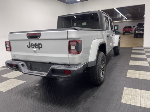 Used 2024 Jeep Gladiator Sport image 5