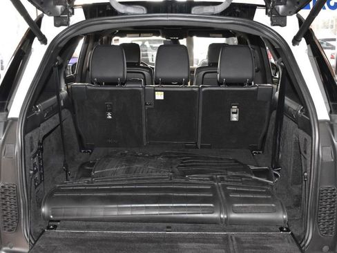 Used 2020 Land Rover Discovery HSE image 34