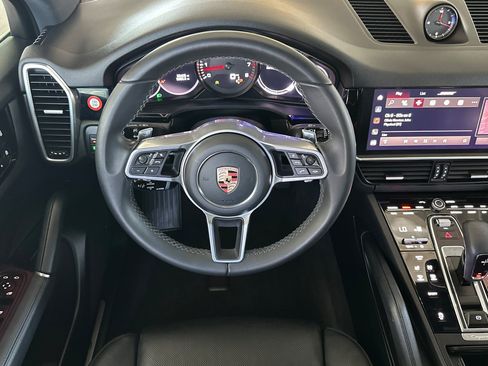 Used 2023 Porsche Cayenne AWD/4WD image 13