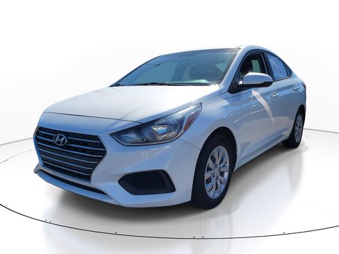 Used 2021 Hyundai Accent SE image 3