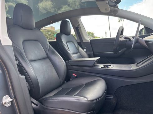 Used 2022 Tesla Model Y Performance AWD/4WD image 9