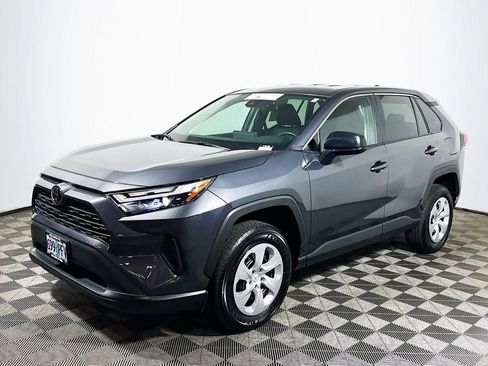 Used 2023 Toyota RAV4 LE AWD/4WD image 4