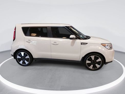 Used 2015 Kia Soul ! w/ Umber Package 1 FWD image 4