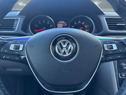 Used 2017 Volkswagen Passat 1.8T SE w/ SE Lighting Package image 16