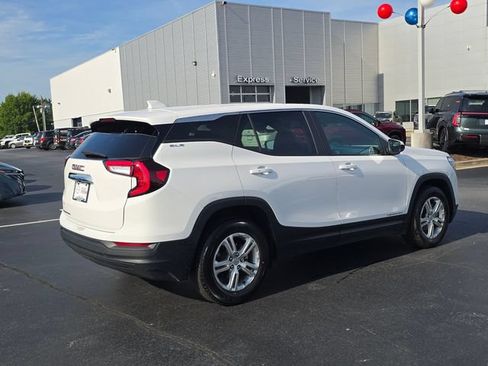 Used 2024 GMC Terrain SLE FWD image 3