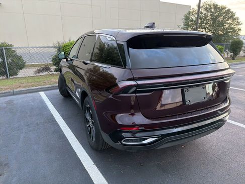 Used 2025 Lincoln Nautilus Premier image 9