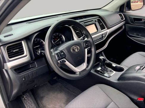 Used 2016 Toyota Highlander LE FWD image 17