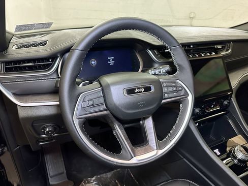 New 2025 Jeep Grand Cherokee Limited w/ Black Appearance Package image 20