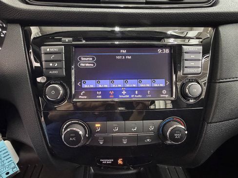 Used 2018 Nissan Rogue S AWD/4WD image 18