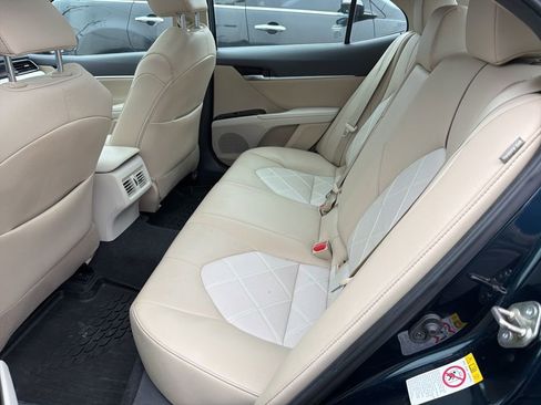 Used 2019 Toyota Camry XLE w/ Navigation Package image 7