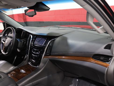 Used 2016 Cadillac Escalade ESV Luxury image 47