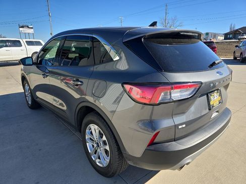 Used 2022 Ford Escape SE image 3