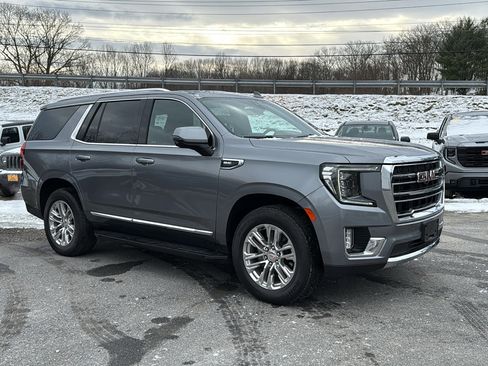 Used 2022 GMC Yukon SLT w/ SLT Premium Package image 2