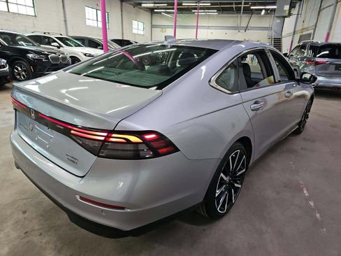 Used 2023 Honda Accord Touring image 3