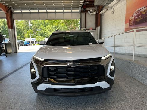New 2026 Chevrolet Equinox ACTIV w/ LPO, Floor Liner Package AWD/4WD image 2