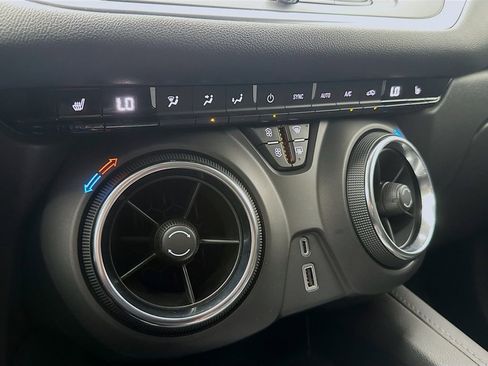 Used 2020 Chevrolet Blazer LT AWD/4WD image 18
