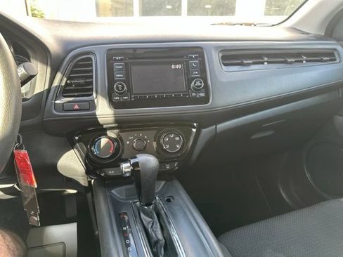 Used 2021 Honda HR-V LX image 27