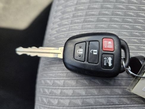 Used 2013 Toyota Camry SE FWD image 32