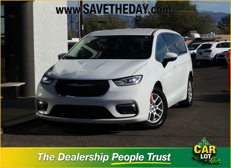 Used 2023 Chrysler Pacifica Touring-L FWD image 1